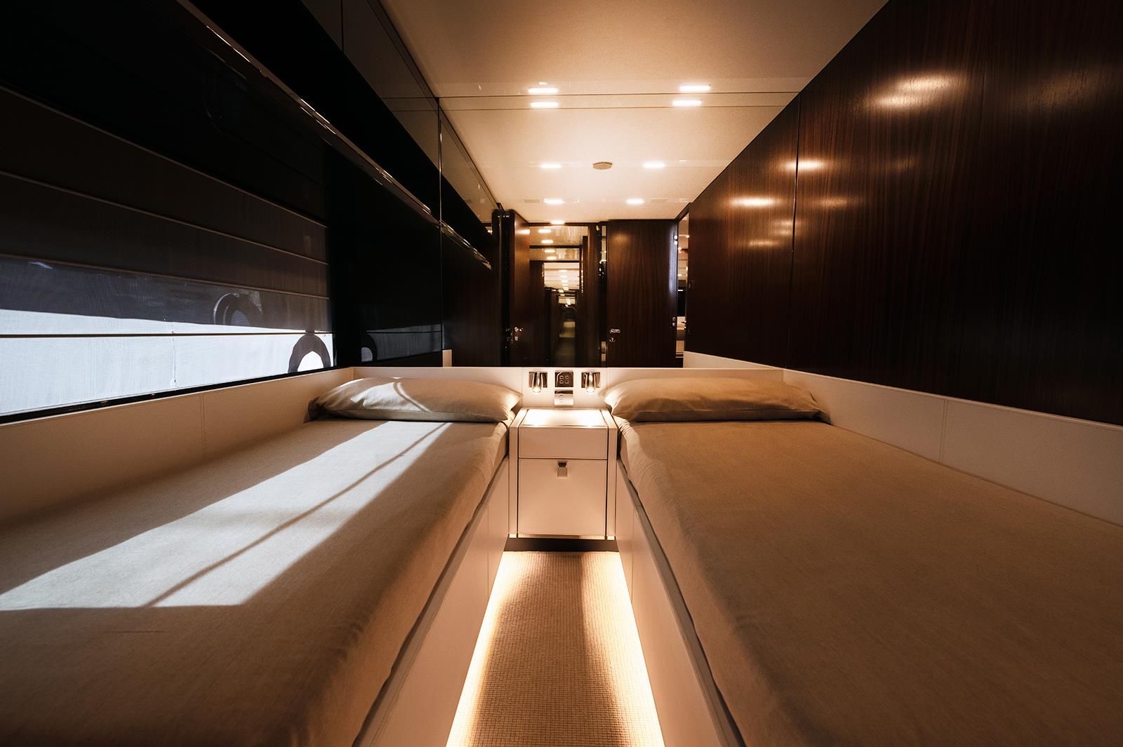 2024 RIVA 88' FOLGORE 